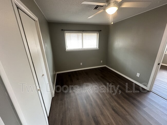 Building Photo - 137 E Jarman Dr