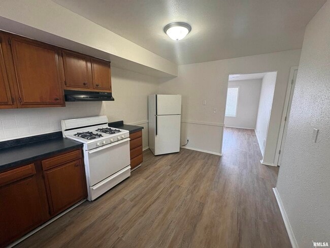 Building Photo - 1523 N Pierson Ave