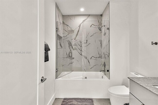 Building Photo - 2100 Miami Rd