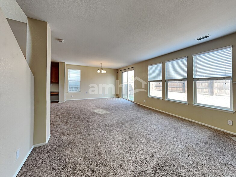 Building Photo - 5568 Joplin St