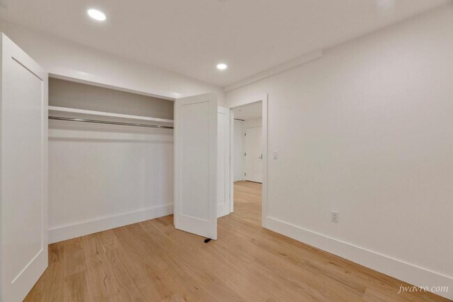 Building Photo - 422 Cole St