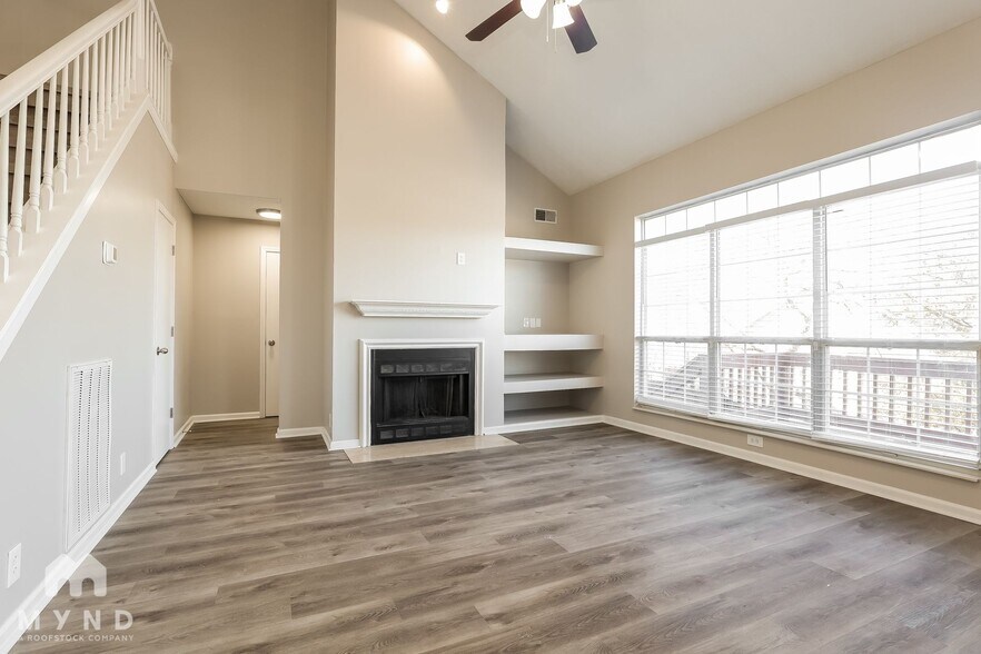 Building Photo - 3100 Creekview Ln