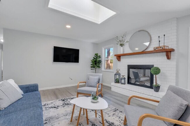 Building Photo - 402 Symons St