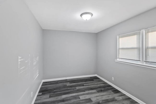 Building Photo - 991 Tollview Ave