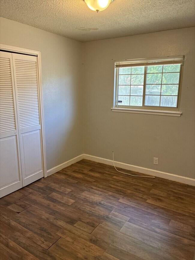 Building Photo - Welcome to this beautiful 4-bedroom, 2-bat...