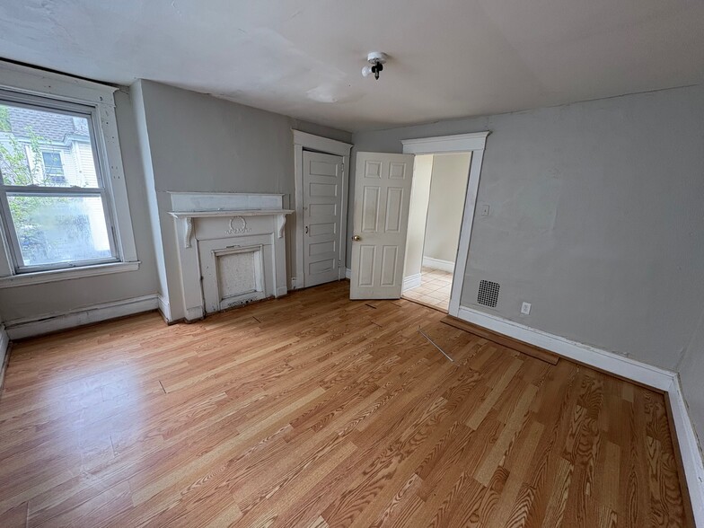 Building Photo - 207 Dunseith St