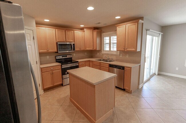 Building Photo - 6900 Madison Creek Dr