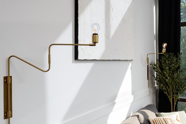 Building Photo - 700 N Graham St