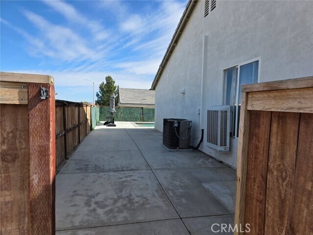 Building Photo - 15895 Green Acres Ct