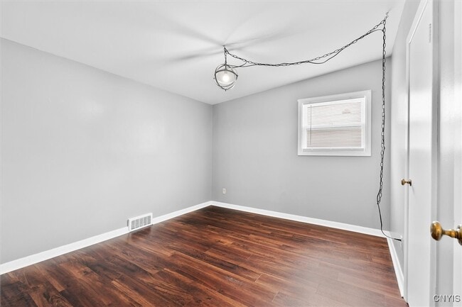 Building Photo - 941 Jamesville Ave