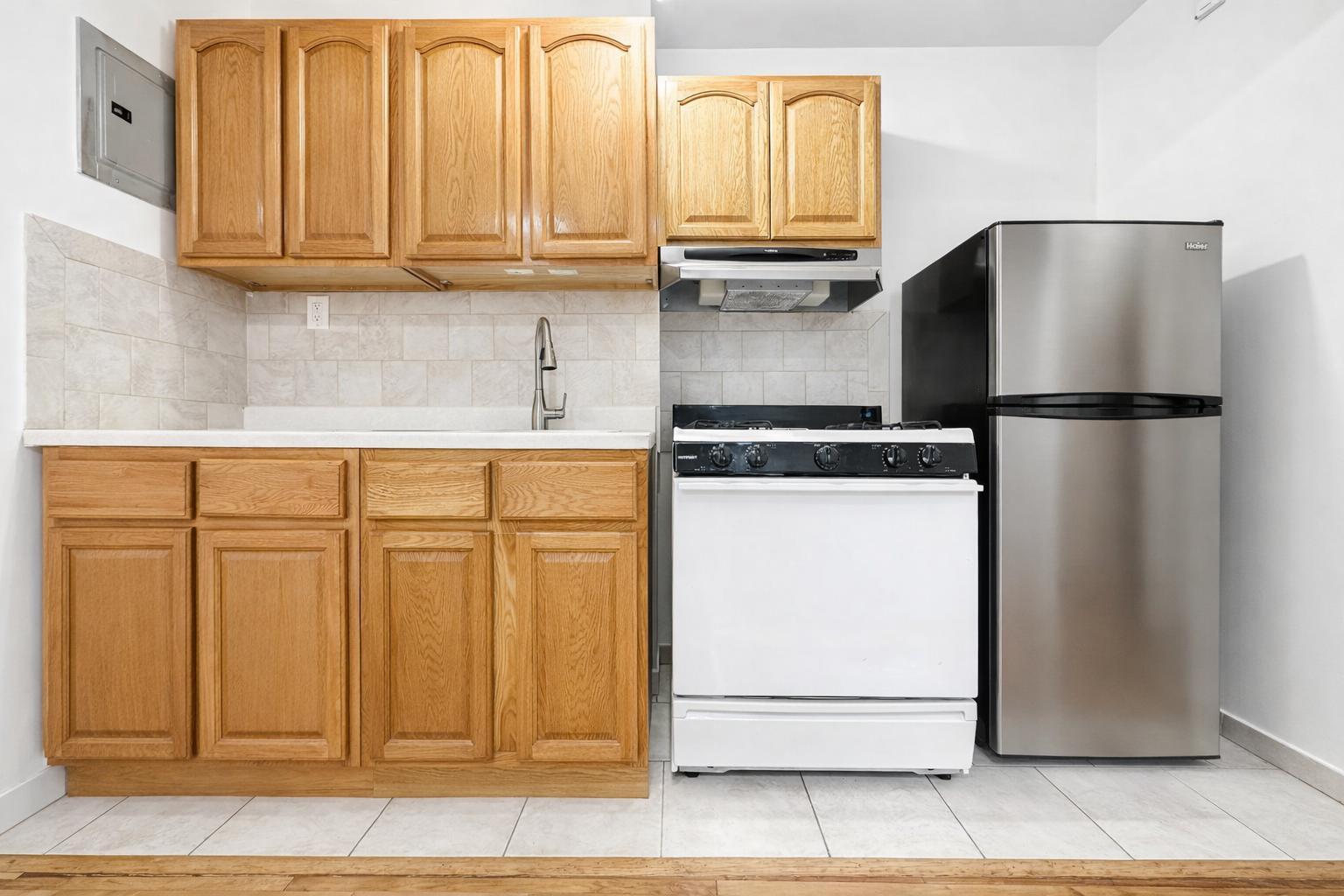 Building Photo - 10 Adrian Ave