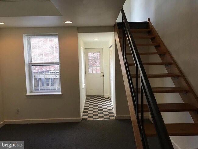 Building Photo - 706 N 2nd St
