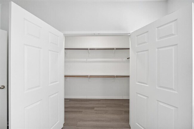 Building Photo - 9018 Everglade Dr