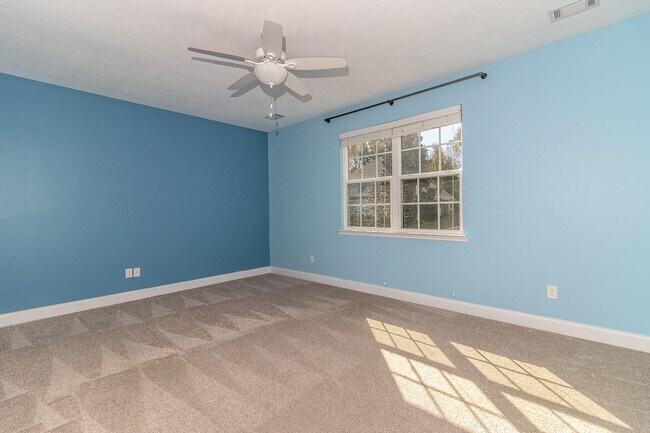 Building Photo - 4025-4025 Stowe Dr