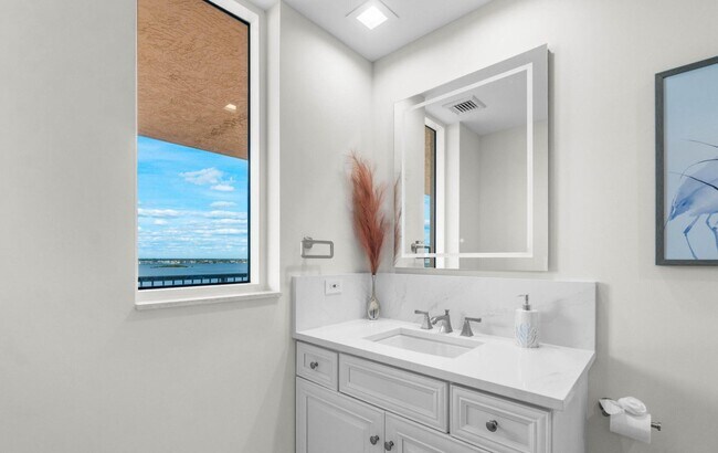 Building Photo - 5150 N Ocean Dr