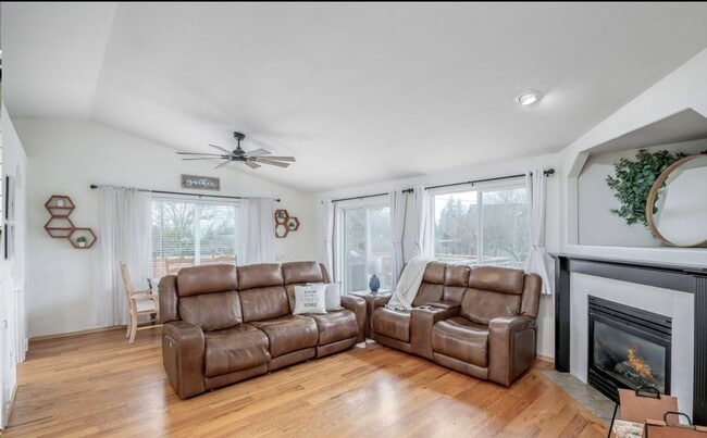 Building Photo - 16669 Rainier View Dr SE