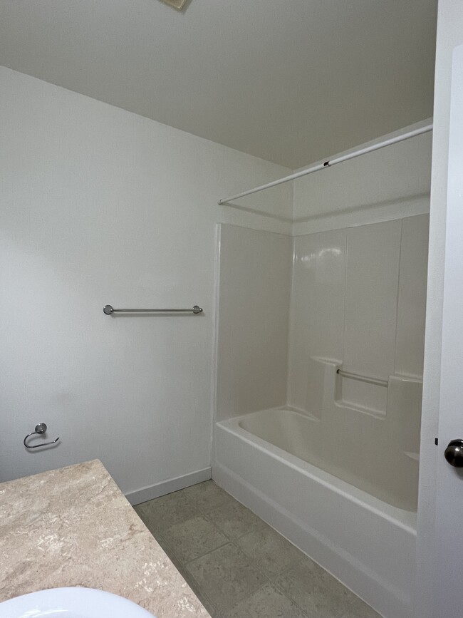 Upstairs bath with shower/tub - 8119 N Syracuse St