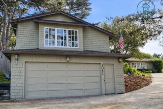 Building Photo - Spacious Three Bedroom Home in Country Club Area of Pebble Beach