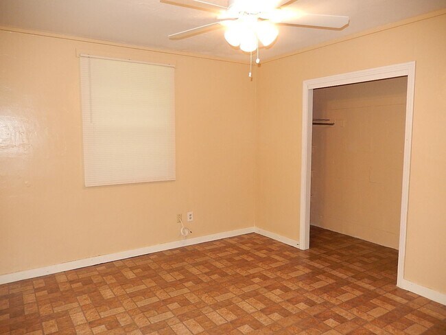 Building Photo - 1518 Pepper Dr