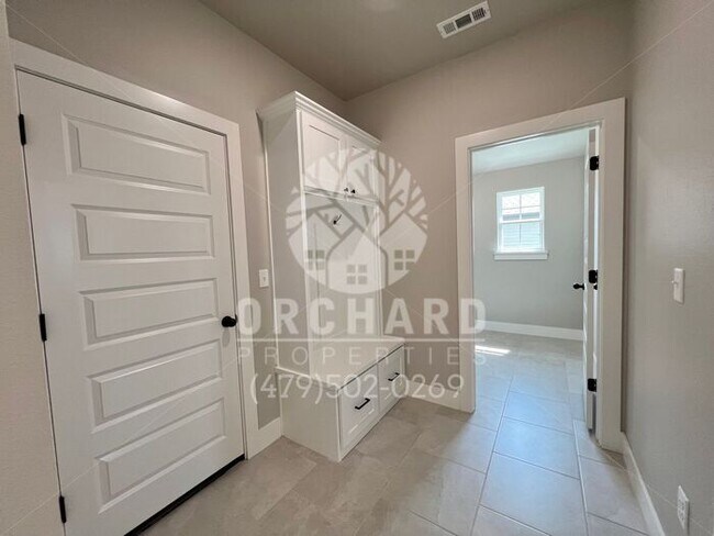 Building Photo - Siloam Springs- Single-Family Home- Spacio...