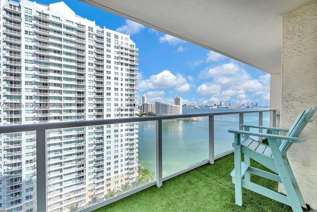 Building Photo - 1155 Brickell Bay Dr