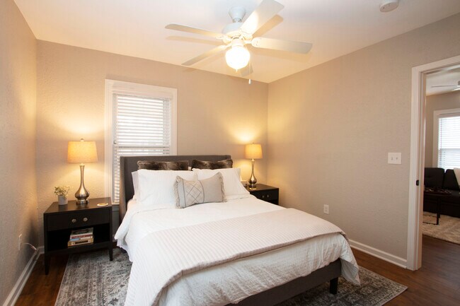 Building Photo - 1909 W. 47th Terr