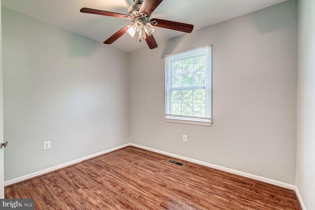 Building Photo - 9420 Packard Way