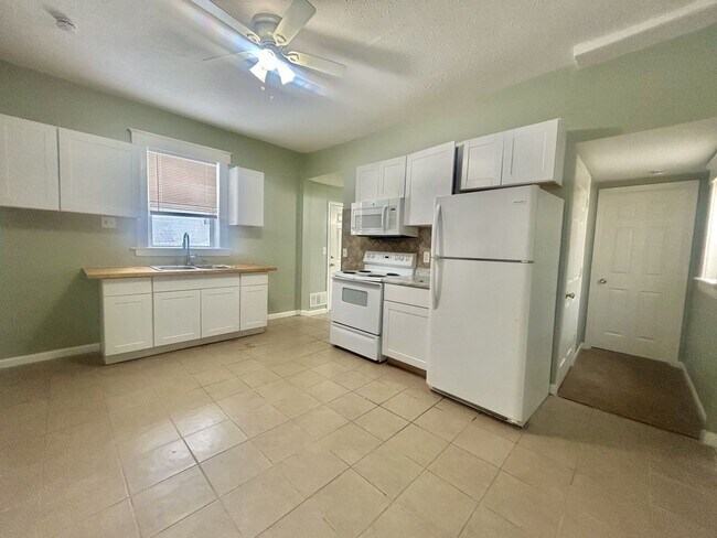 Building Photo - 3062 Kerper Ave