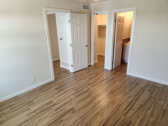 Building Photo - Two bedroom fully remodeled with refrigera...