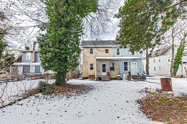 Building Photo - 32 Walnut St