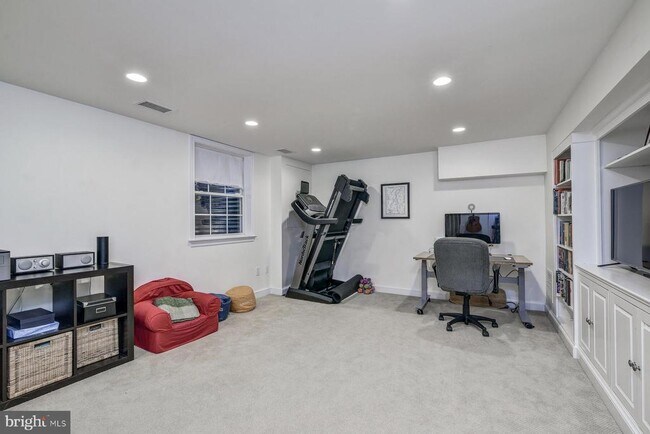 Building Photo - 6007 Welborn Dr