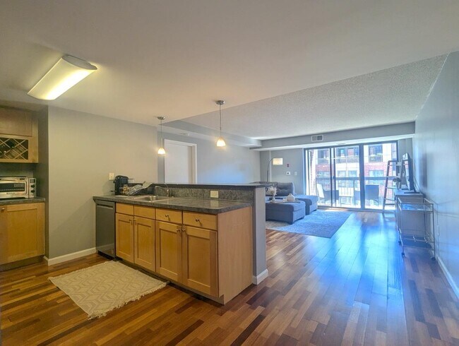 Building Photo - 700 1st St
