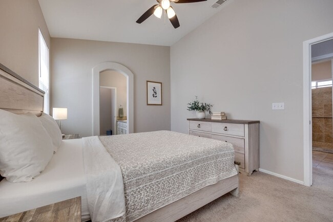 Building Photo - Charming Single-Story Home Near Silverado ...