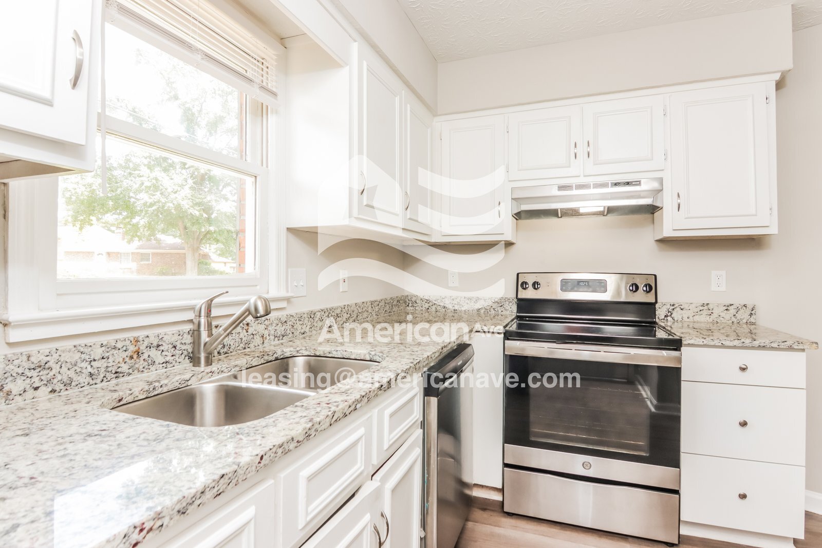 Building Photo - 713 9th Ave S