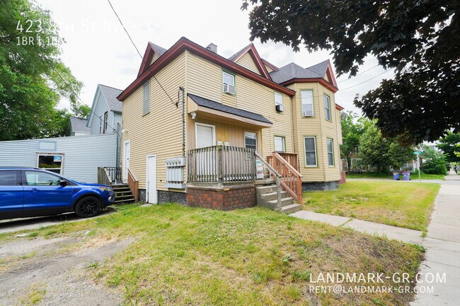 Primary Photo - 423 8th St NW