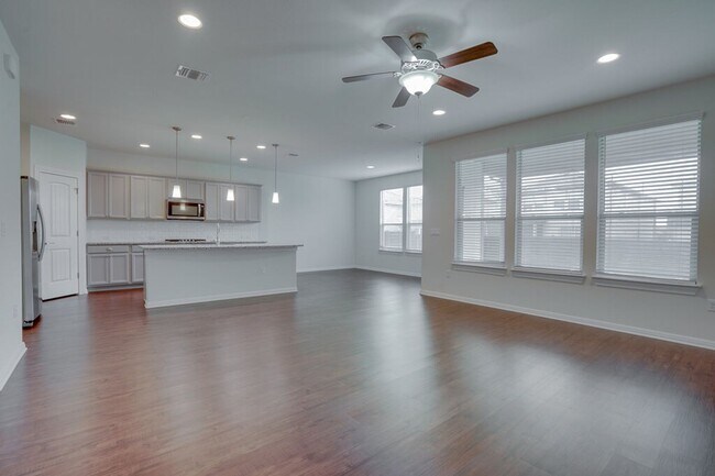 Building Photo - 14005 Hedera Dr