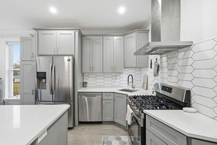 Building Photo - 68 Edson St