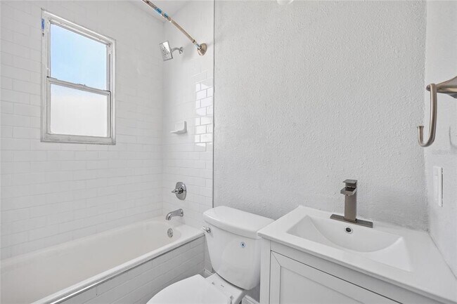 Building Photo - 3205 W San Pedro St