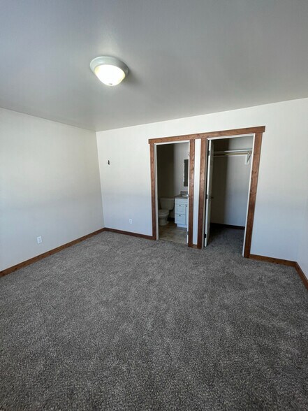 Building Photo - 1429 11th St W