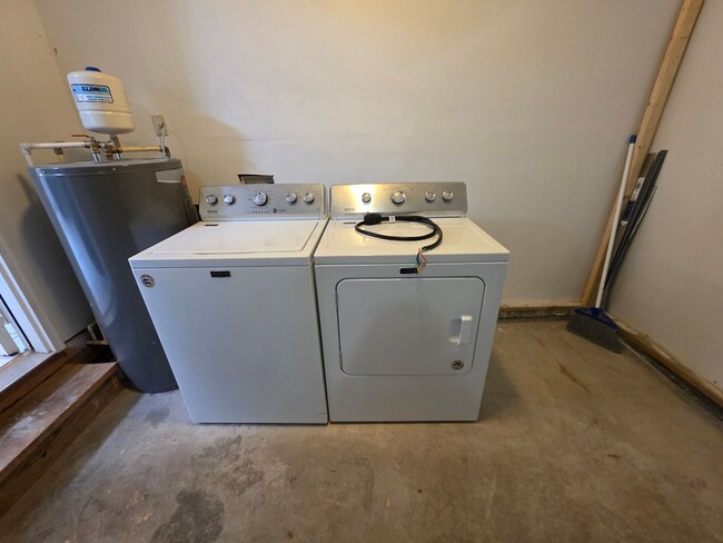 Building Photo - Comfort and Convenience Ranch Home Awaits ...