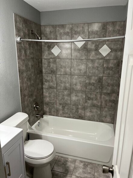 Bathroom with shower/tub - 5126 Taos Dr