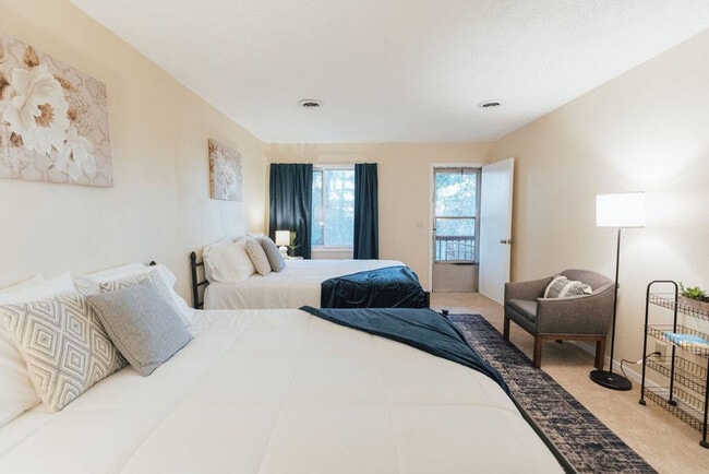 Building Photo - 722 Liberty Bell Blvd