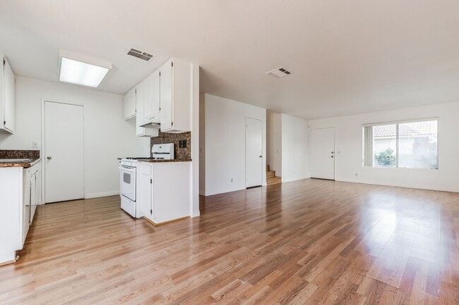 Building Photo - 74624 Driftwood Dr