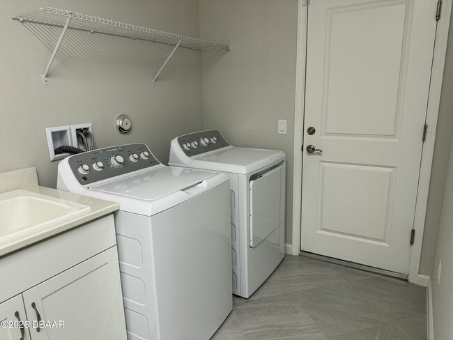 Building Photo - 899 Attitude Ave