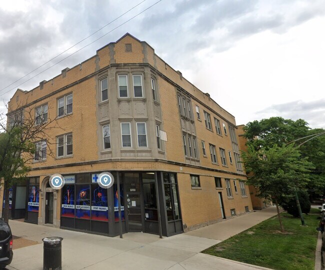 Primary Photo - 3535 W Fullerton Ave