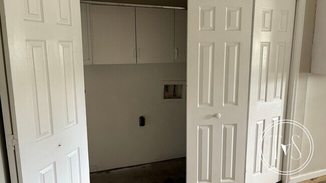 Building Photo - FALL MOVE-IN SPECIAL: 50% OFF 1st FULL MONTH'S RENT!**