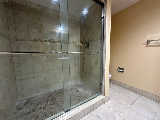 Building Photo - 6630 Racquet Club Dr