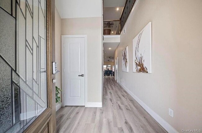 Building Photo - 1113 5th Ave