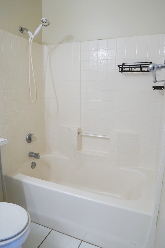 Building Photo - 52205 Avenida Velasco