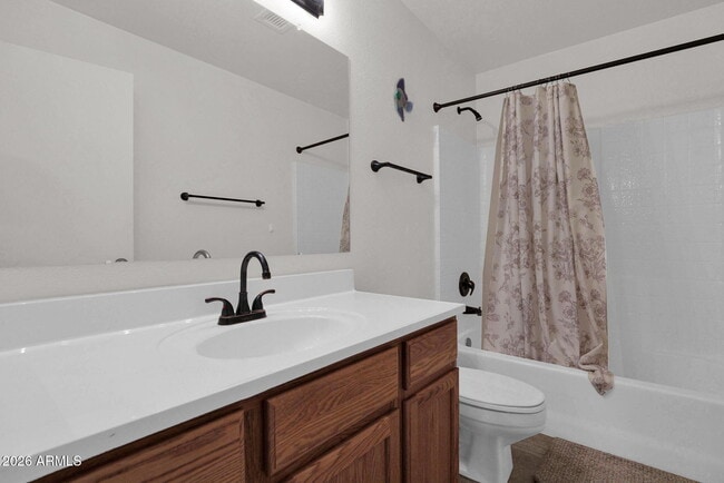 Building Photo - 360 S Pineview Dr
